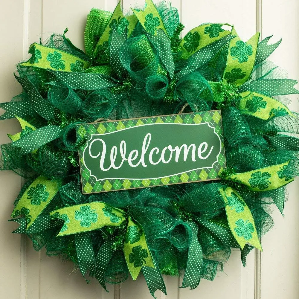 Christmas Green Wooden Welcome Sign - 12.5" x 6", White